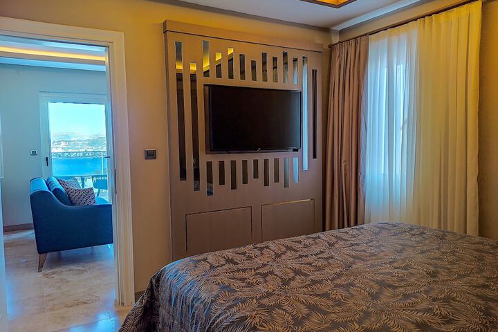 Room 8 of 49
