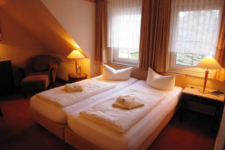 Room 3 of 16