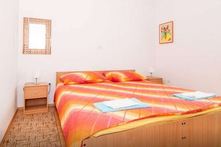 Room 3 of 46