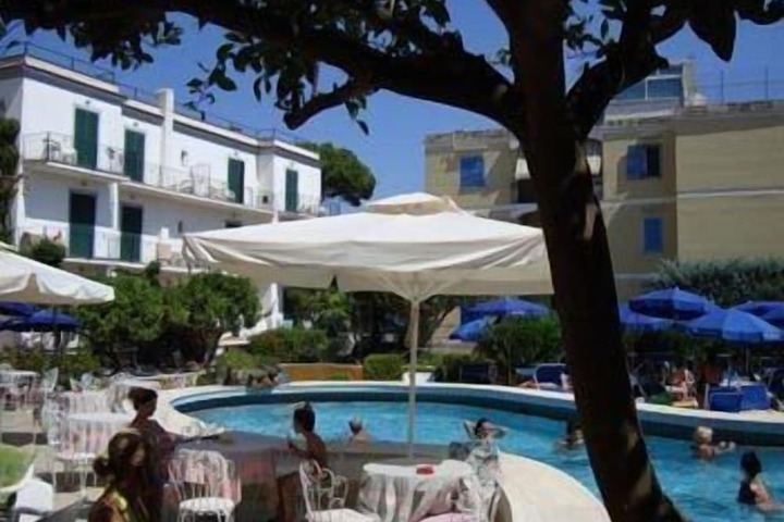 Pool 14 of 49
