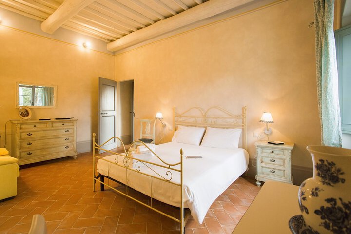 Room 4 of 68