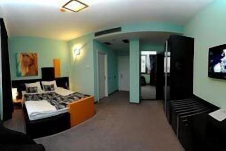 Room 17 of 49