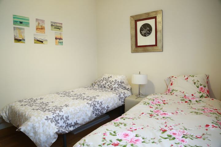 Room 6 of 16