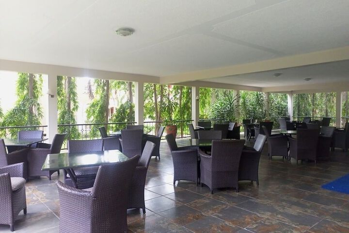 Dining 27 of 53