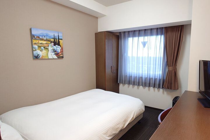 Room 11 of 32