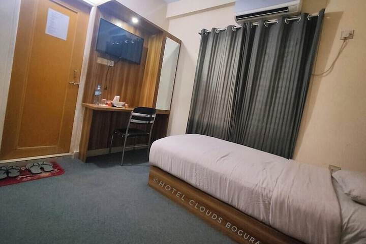 Room 5 of 10