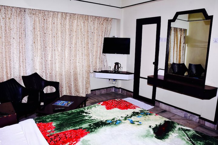 Room 9 of 24