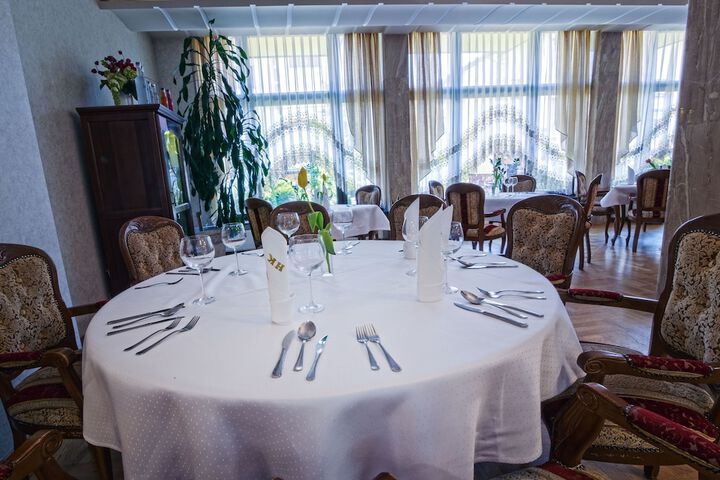 Dining 63 of 81