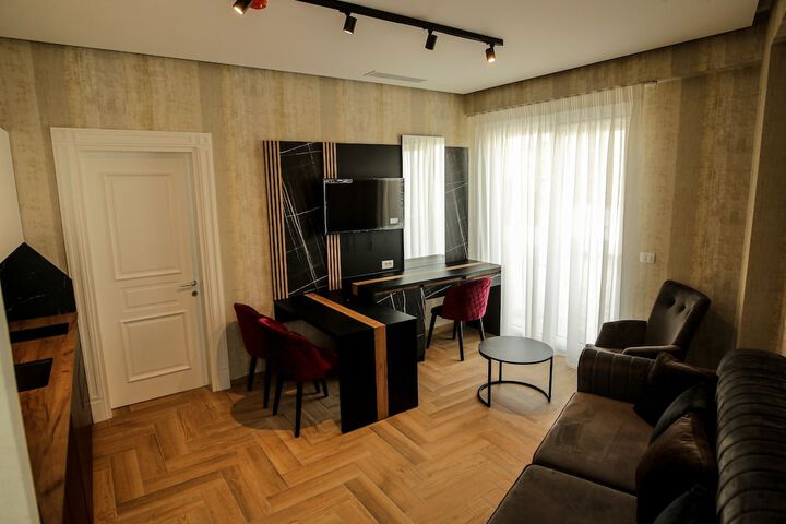 Room 8 of 11
