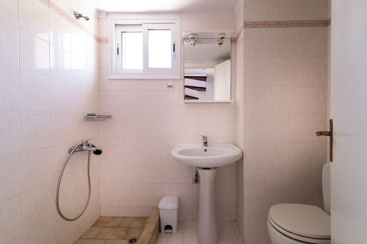 Room 8 of 14
