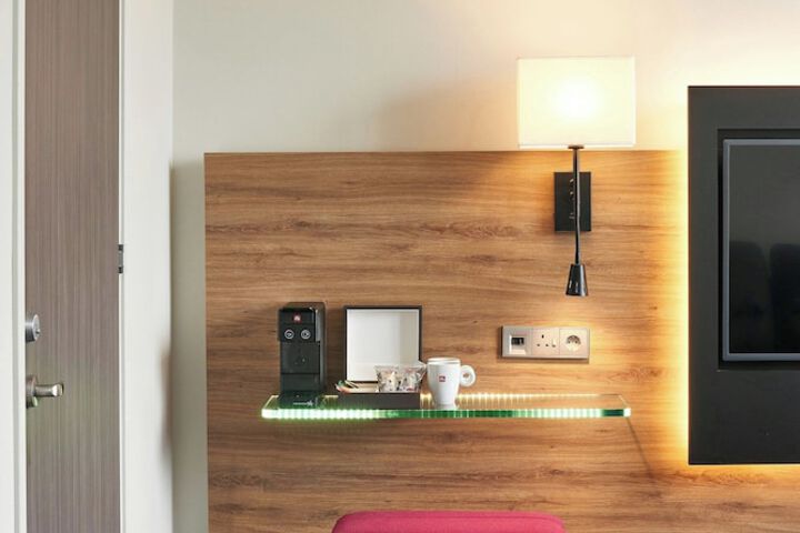 Room 28 of 47