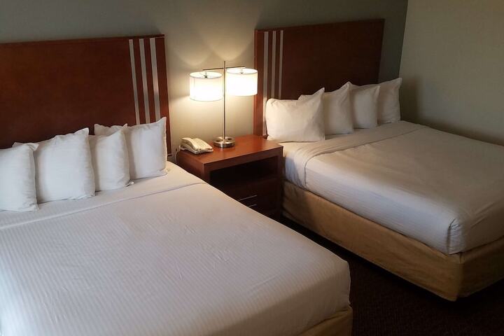 2 Queen Beds Flat Screen Television Microwave and Refrigerator High Speed Internet Accessible Continental Breakfast (6 of 8)