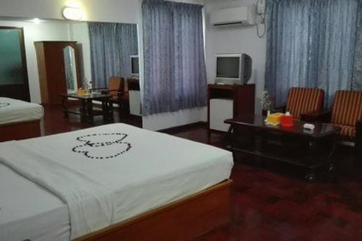 Room 9 of 33