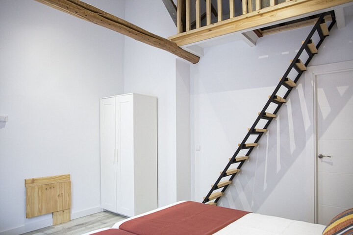 Room 7 of 164