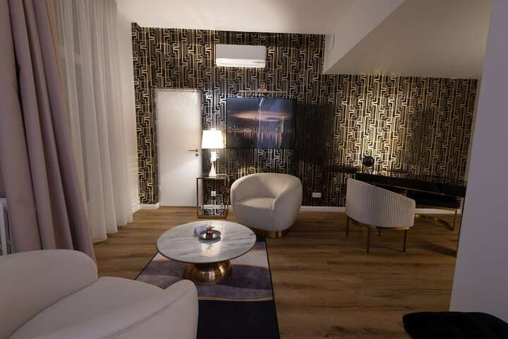 Room 42 of 106