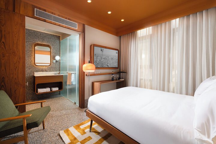 Room 10 of 39