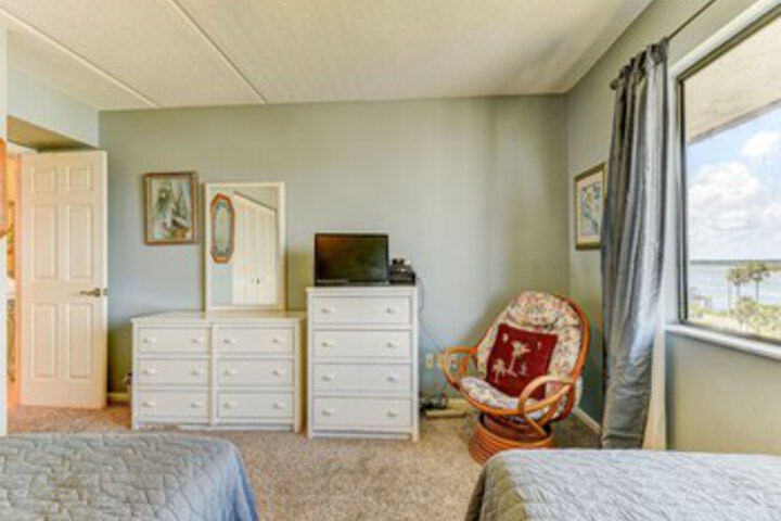 Room 211 of 225