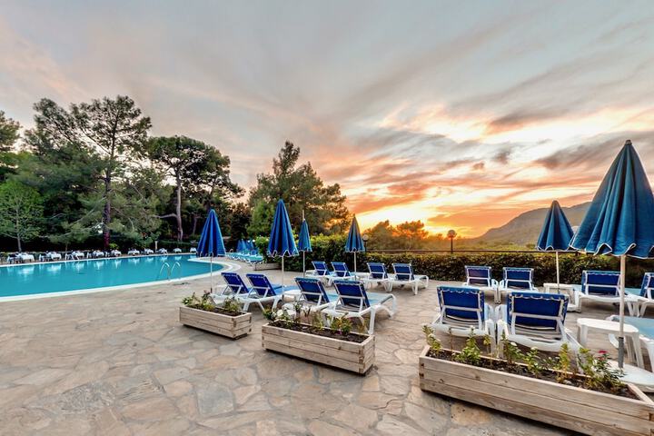 Hotel with Pool