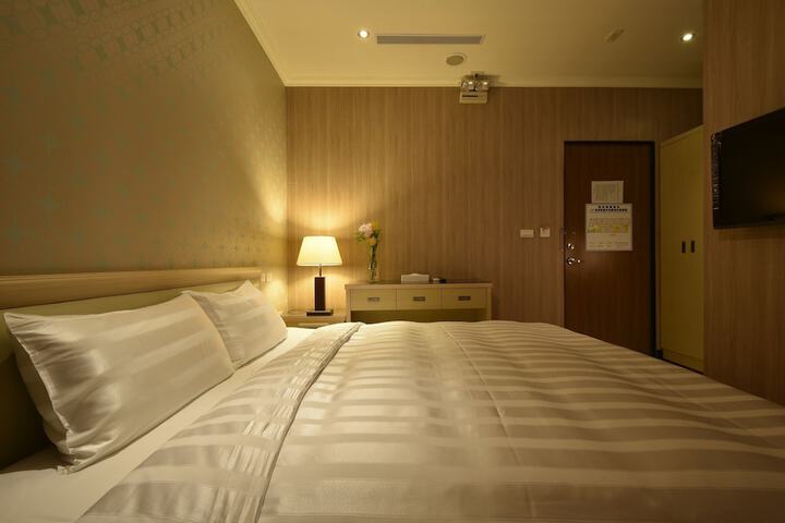 Room 11 of 51