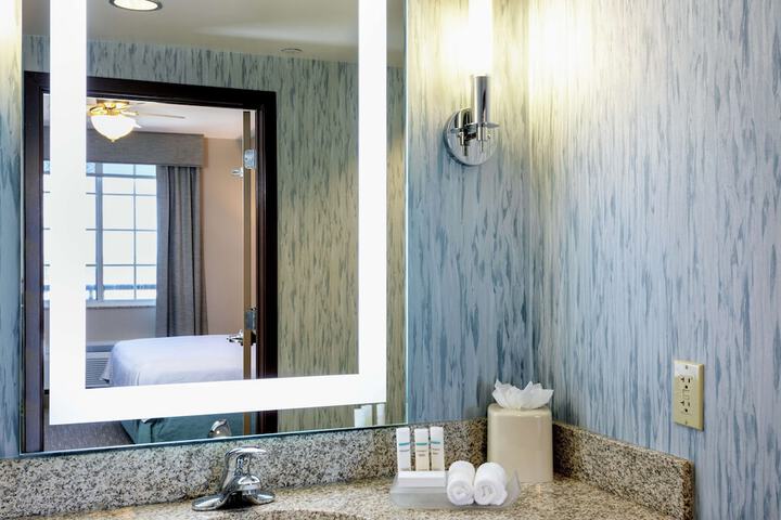 1 King 1qn Bed 2 Bedroom 2 Bath Suite (15 of 21)