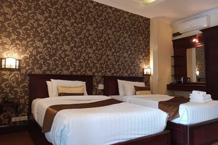 Room 10 of 25