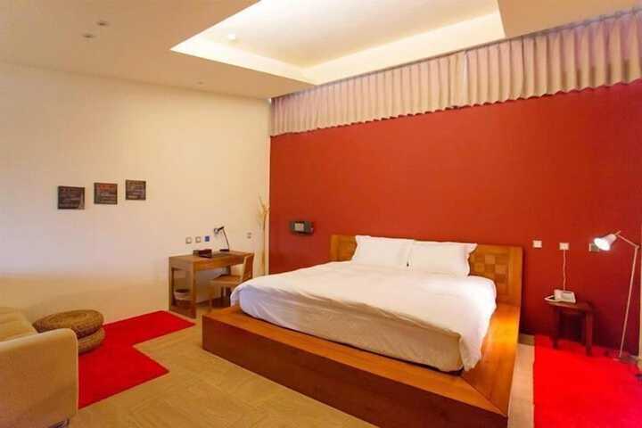 Room 15 of 48