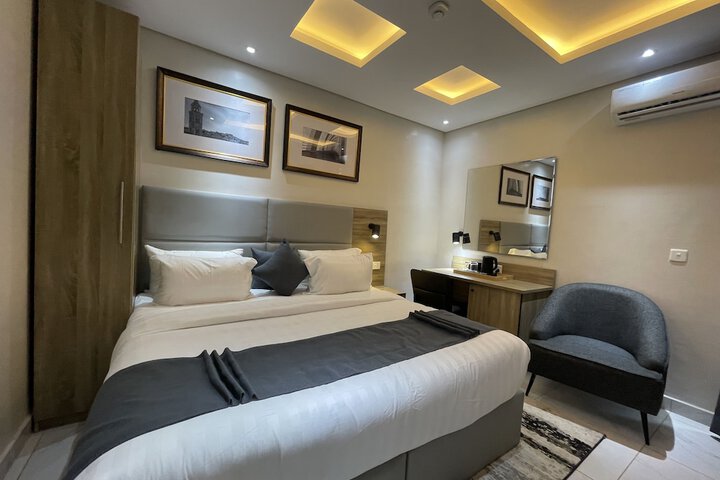 Room 28 of 46