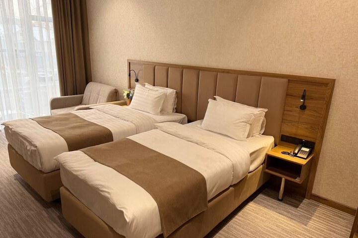 Room 7 of 25