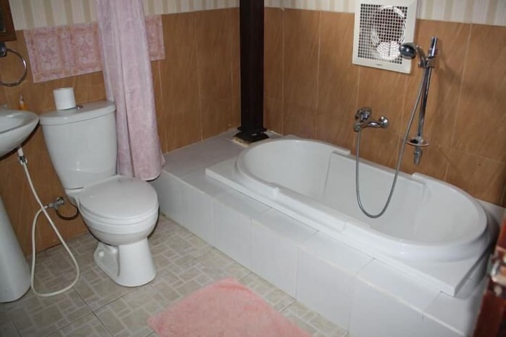 Room 10 of 20