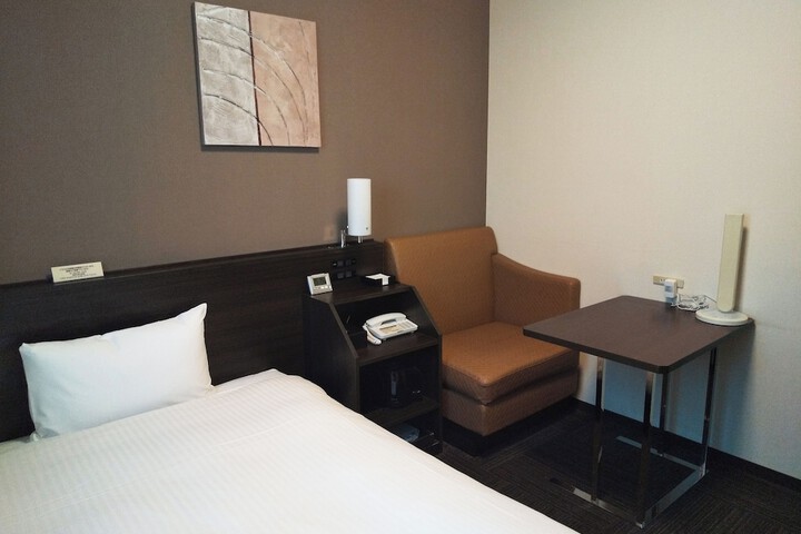 Room 11 of 35