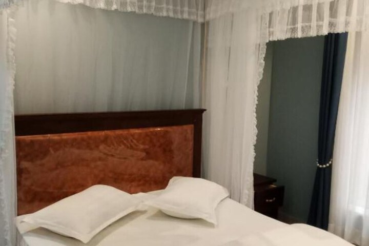 Room 4 of 30