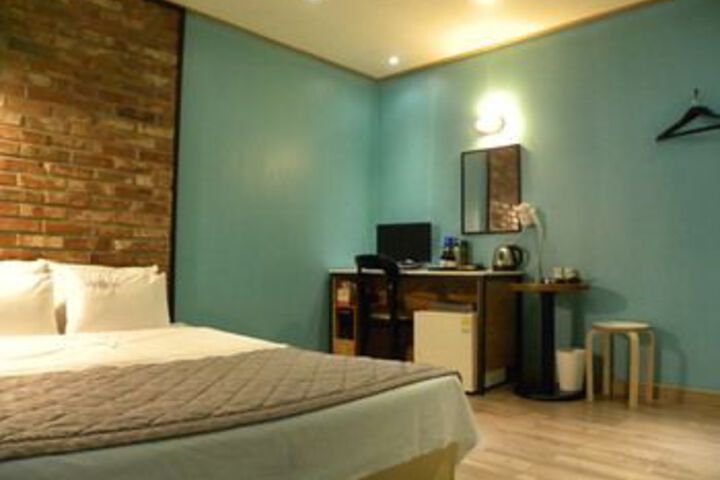Room 18 of 53