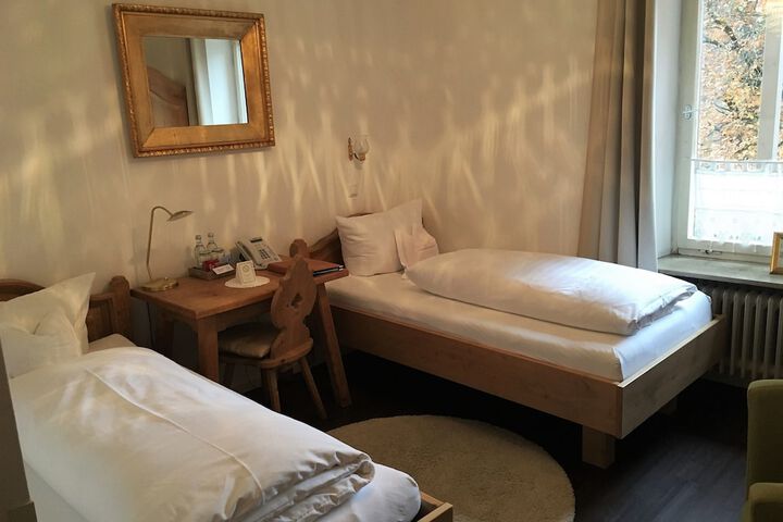 Room 9 of 77