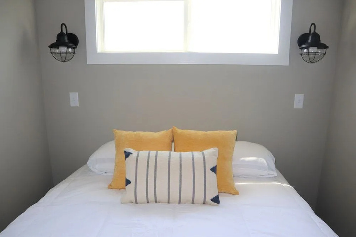 Room 6 of 16