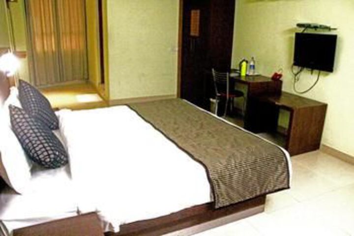 Room 8 of 12