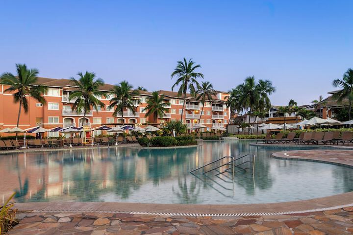 Hotel with Pool