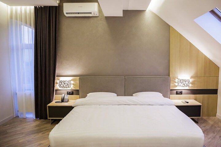 Room 10 of 40