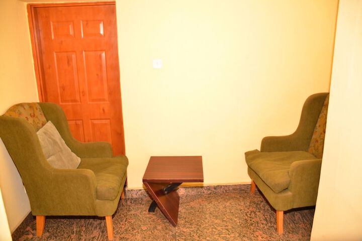 Room 6 of 94