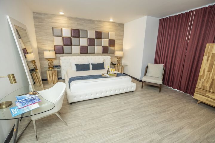 King Bedroom (8 of 17)