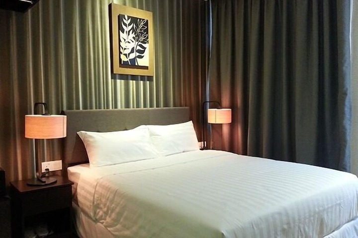 Room 17 of 33