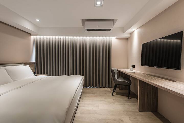 Room 33 of 145