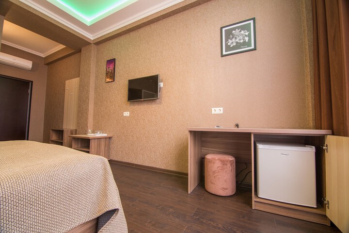 Lounge 43 of 67