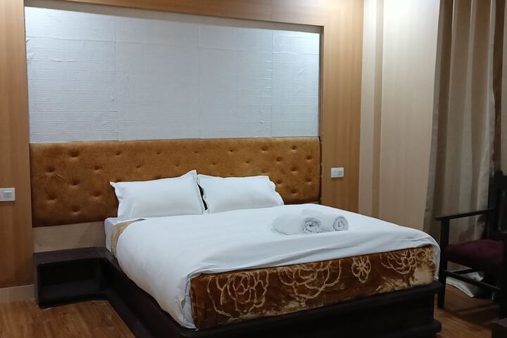 Room 3 of 6