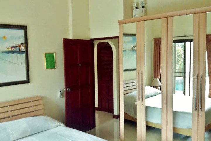 Room 10 of 60