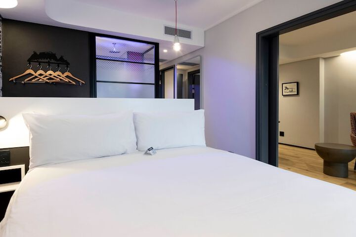 Room 50 of 165