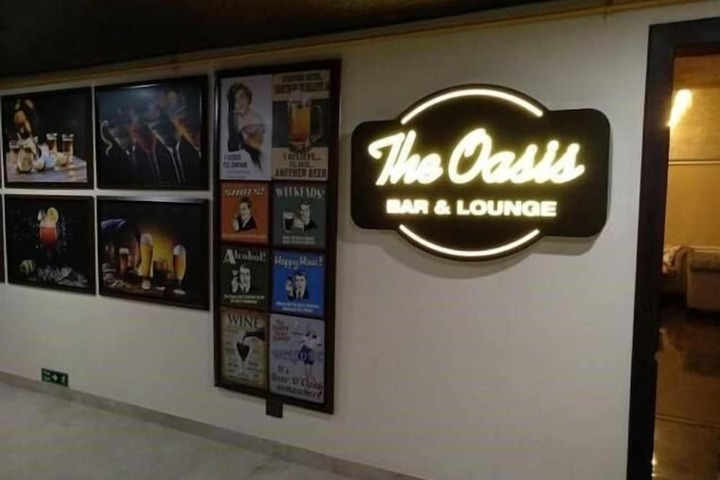Lounge 25 of 45
