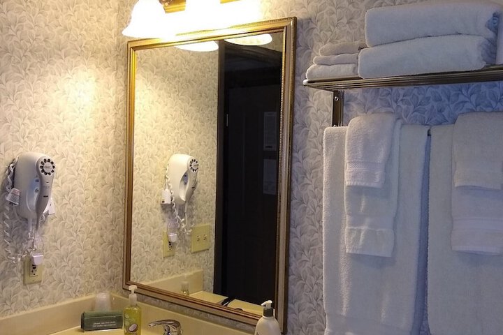 1 King Bed (7 of 8)