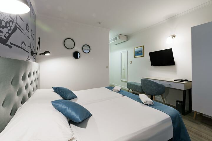 Room 18 of 52