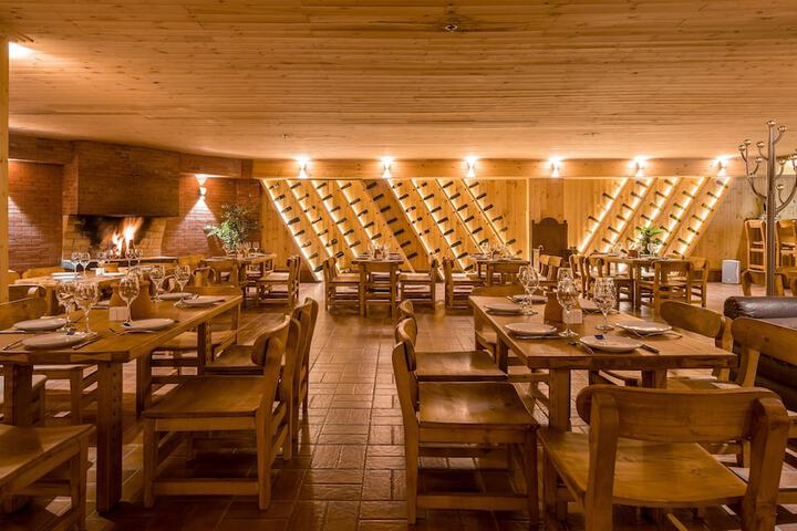 Dining 71 of 101