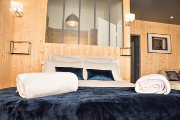 Room 11 of 20